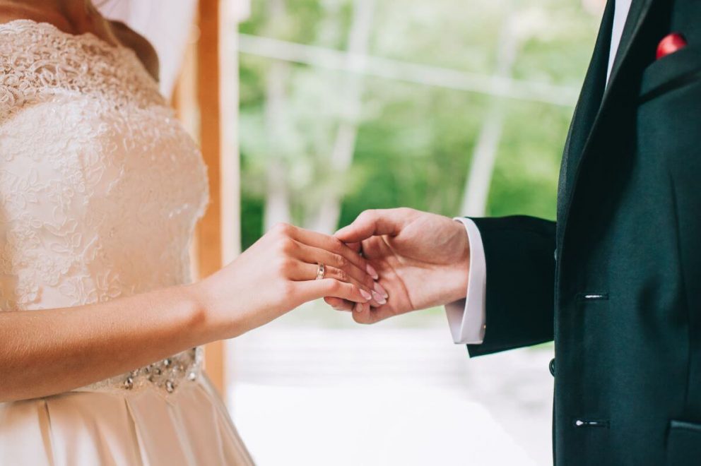 Couple holding hands: Prenup myths
