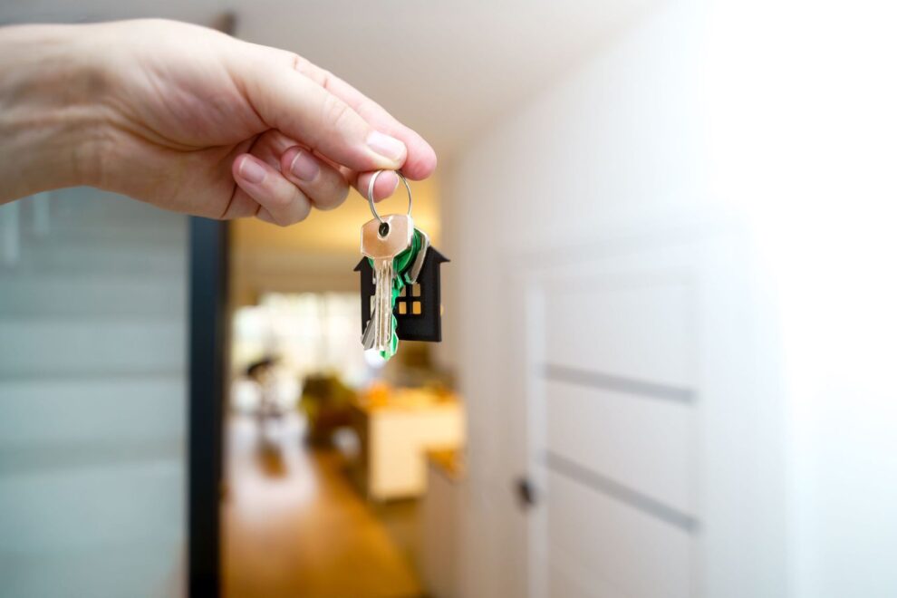 In an Ontario Divorce, Who Gets the House